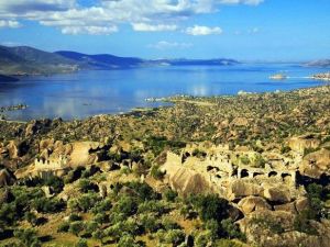 Prof. Dr. Tuna: “Bafa’daki Tarihi Alanlar Rist Altında”