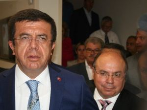 Bakan Zeybekçi Saldırıya Uğrayan Akp Meclis Üyesini Ziyaret Etti