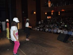 Kahta’da İngilizce Şarkı Ve Skeç Yarışması Yapıldı