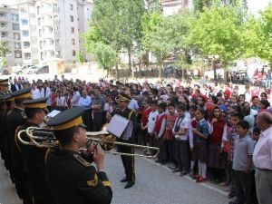 8. Kolordu Komtanlığı Öğrencilere Konser Vermeye Devam Ediyor