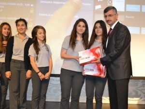 Manisalı Öğrencilere Tablet Dağıtıldı