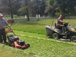 Belediyeden Mezarlıkta Temizlik Çalışmaları