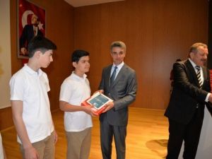 Bolu’da 9. Sınıf Öğrencilerine Tablet Bilgisayar Dağıtımı Yapıldı