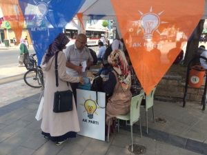 AK Gençlerden Stant