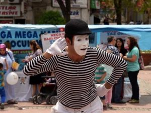 Aliağa’da ’Eğitim Ve Bahar Şenliği’