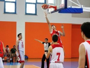 Gençler Basketbol Şampiyonasında Çeyrek Final Sona Erdi