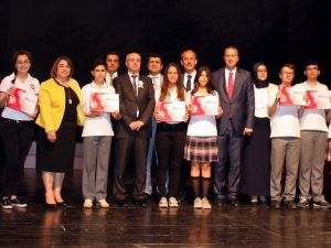 Aydın’da Lise 9. Sınıf Öğrencilerine Tablet Dağıtıldı