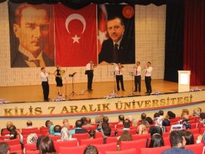 Üniversitede Mezuniyet Sevinci