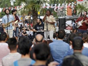 İzmirliler Alsancak’ta Buluştu