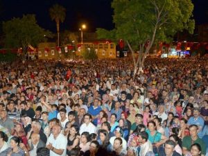 Bedia Akartürk’ten Türkü Şöleni