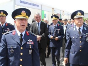 Gaziemir Semalarında Şenlik Zamanı