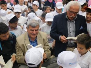 Tarihçi Bahadıroğlu Kitap Fuarı İçin Yazdığı Kitabı Anlattı