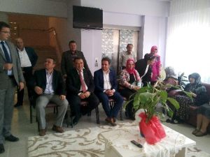 Nazlı Ve Gazel Huzurevini Ziyaret Etti