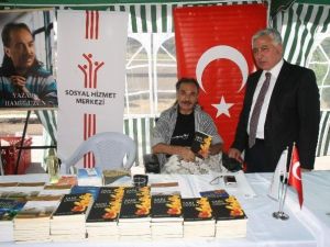 Engelini Kitap Yazarak Unutuyor