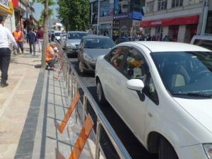 İstanbul Caddesi Yaya Korkulukları Bakıma Alındı