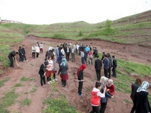Ahlat’ta Fidan Dikimi Yapıldı