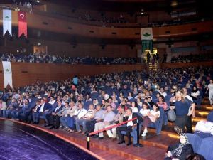 ’Saltanatın Adımları’ Ayakta Alkışlandı