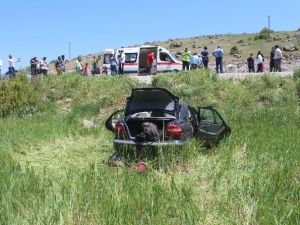 Otomobil Tarlaya Uçtu: 5 Yaralı