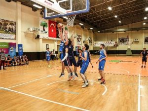 Şehitkamil Beldiyesi Spor Şenliklerine Binlerce Öğrenci Katıldı