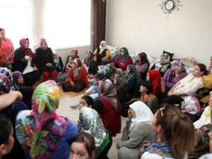 Sena Nur Çelik Antalya’da Kadınlarla Bir Araya Geldi