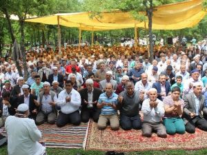 Afetlerden Korunmak İçin Kurban Kesildi, Dua Edildi
