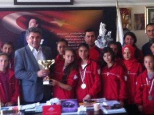 Kızların Azmi Şampiyonluk Getirdi