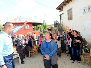 Sözlü Tufanbeyli’de Halkla Buluştu