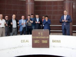 Zırhlıoğlu Celal Beyar’ın Mezarını Ziyaret Etti