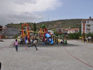 Sincik İlçe Belediye Çocuk Parkı Hizmet Girdi
