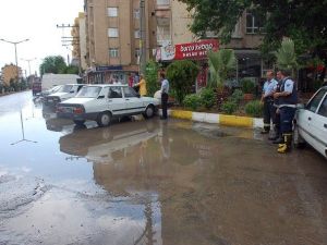 Şiddetli Yağmur, Izgaraları Tıkadı