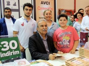 Hanefi Avcı Samsun’da Okurlarıyla Bir Araya Geldi