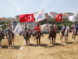 Kadınlar, Erkek Ciritçilere Taş Çıkardı