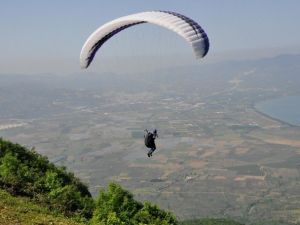 Yamaç Paraşütü Renkli Görüntülere Sahne Oldu