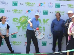 Bakan İle Başkan Tenis Kortunda