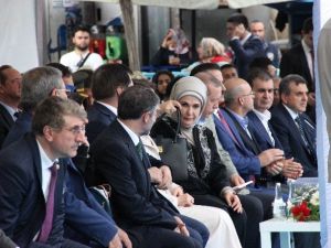 Emine Erdoğan, Nebati’ye Çalışmaları Sordu