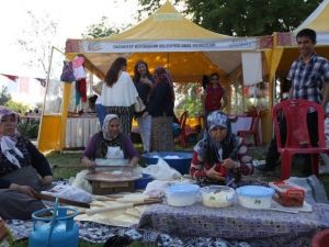 Türkiye’nin Yöresel Kültürleri Gaziantep’te Buluştu