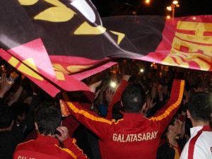 Erzurum’da Galatasaraylı Taraftarların Galibiyet Coşkusu