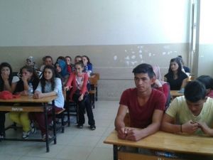 Son Sınıf Öğrencilerine Bağımlılık Semineri Verildi