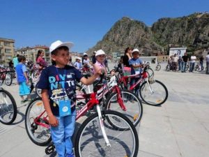 Sağlık Bakanlığı’ndan Amasyalı Çocuklara 300 Bisiklet