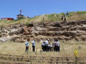 Gaziantep’te Otomobil Tren Garına Uçtu: 2’si Ağır 3 Yaralı