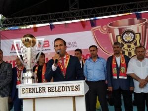 Yeni Malatyaspor Şampiyonluğu İstabul’da Kutladı