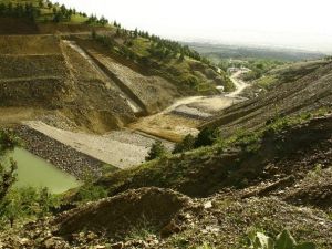 Milletvekili Adayı Özkaldı Yapımı Süren Karamık Barajı’nda İncelemelerde Bulundu