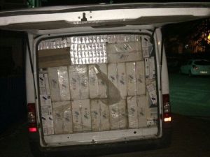 Polisten Kaçmaya Çalışan Araçta 38 Bin Paket Kaçak Sigara Ele Geçirildi