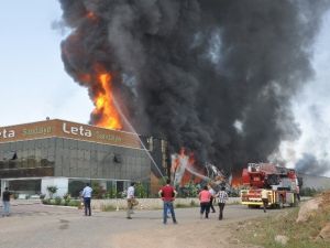 Sandalye Fabrikası Alev Alev Yandı