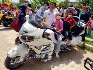 Onkoloji Hastanesi’nde “Ponko Geleneksel Uçurtma Şenliği” Düzenlendi