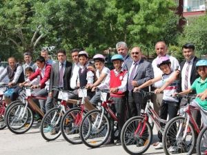 Sungurlu’da Öğrencilere 33 Adet Bisiklet Dağıtıldı