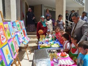 Anaokulu Öğrencilerinden Resim Sergisi