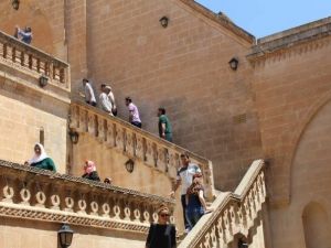 Kulplu Bayanlar Mardin’i Gezdi