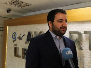 İzmirliler Başbakan Davutoğlu’nu Bağrına Bastı