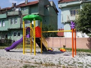 Park Ve Bahçelerdeki Oyun Gruplarını Kalite Standartlarına Göre Yeniliyor